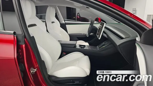 Tesla Model 3 — Фото автомобиля 18