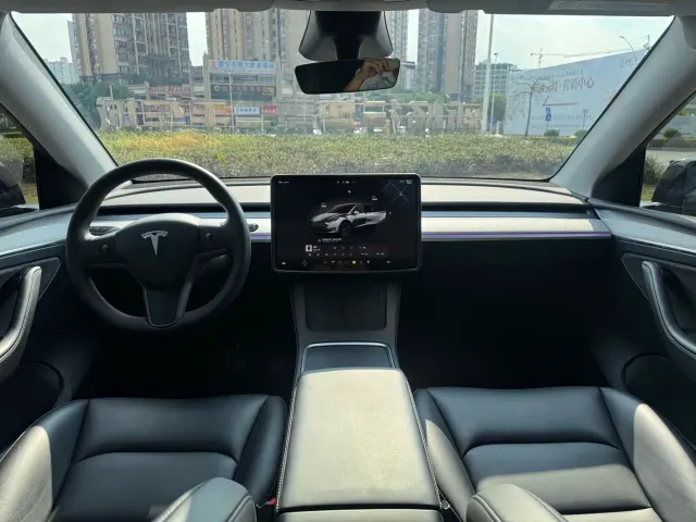 Tesla Model Y — Фото автомобиля 14