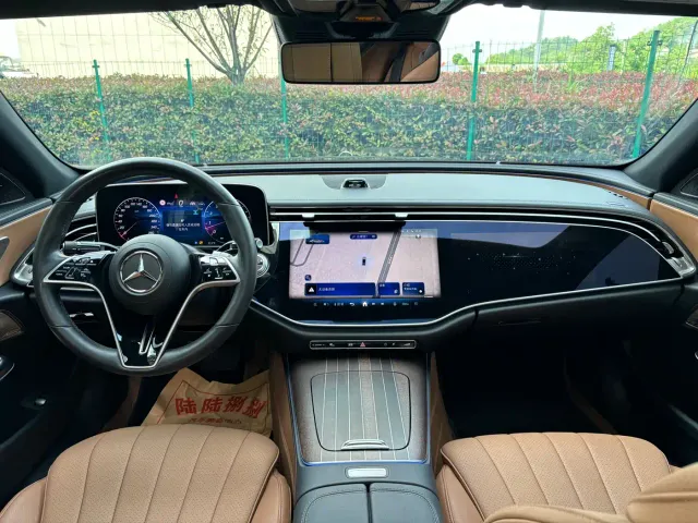 Mercedes-Benz E-Class — Фото автомобиля 5