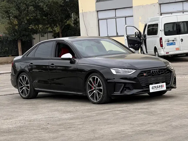 Фотография автомобиля — Audi S4