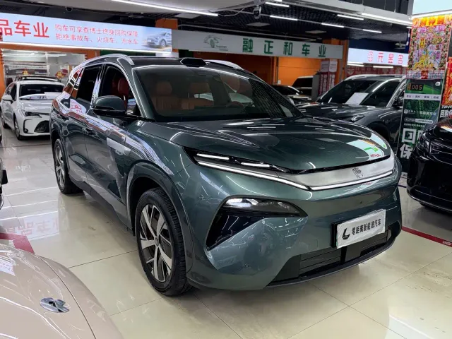 BYD Tang L — Фото автомобиля 3