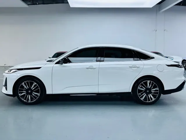 Changan Eado — Фото автомобиля 12