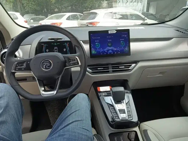 BYD Yuan Pro — Фото автомобиля 9