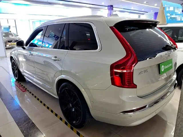 Volvo XC90 — Фото автомобиля 4