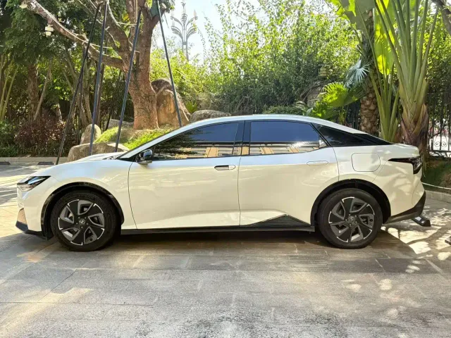 Toyota bZ3 — Фото автомобиля 4