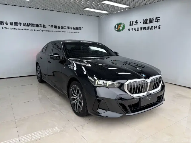 BMW 5 Series — Фото автомобиля 4