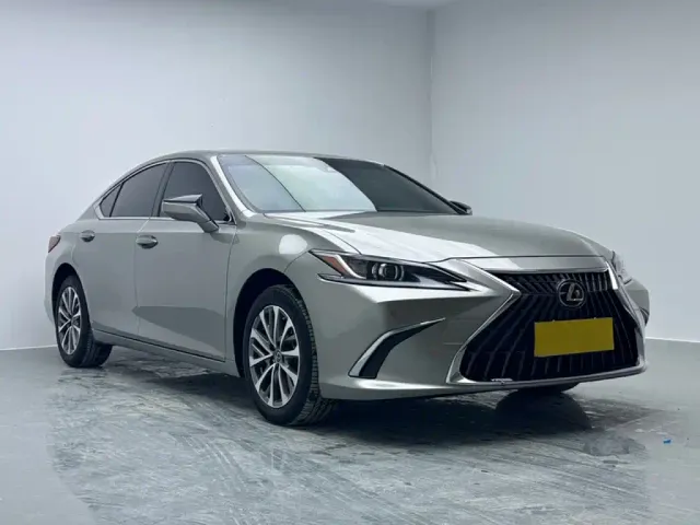 Lexus ES — Фото автомобиля 5