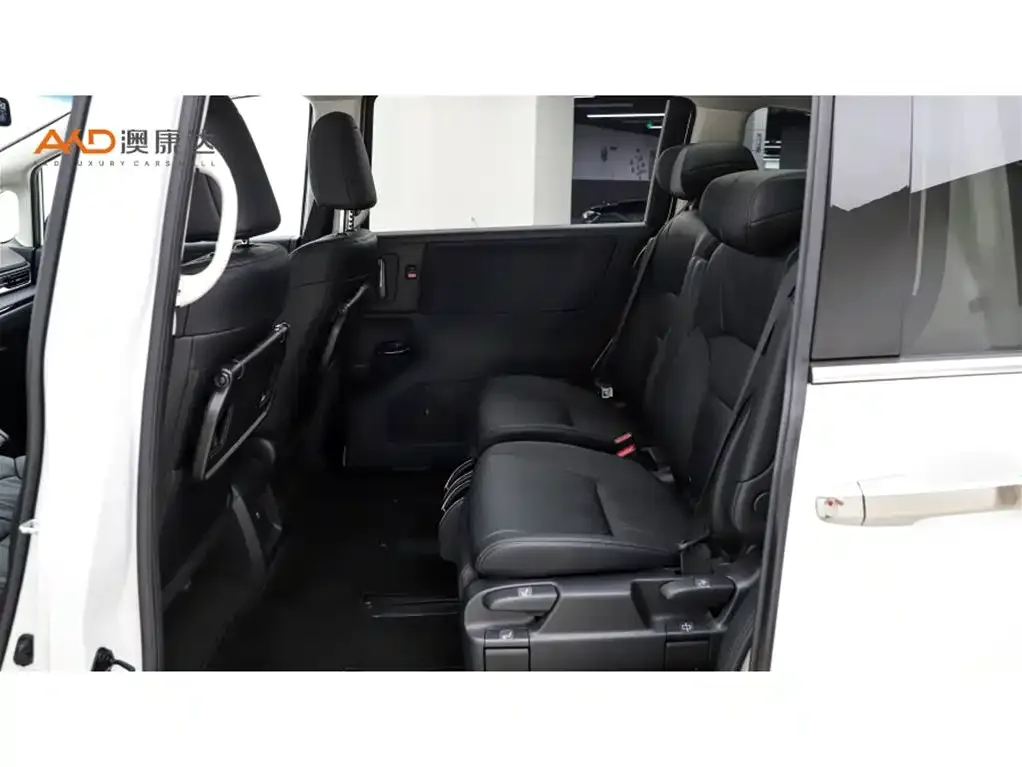 Honda Odyssey 2024 2.0L e:HEV Sharp·Prestige Edition — Фото автомобиля 7