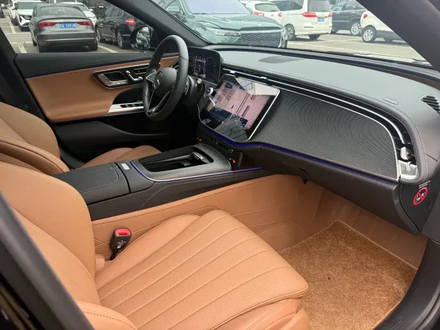 Mercedes-Benz E-Class — Фото автомобиля 10
