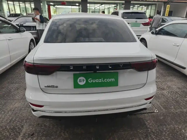 Geely Emgrand — Фото автомобиля 5