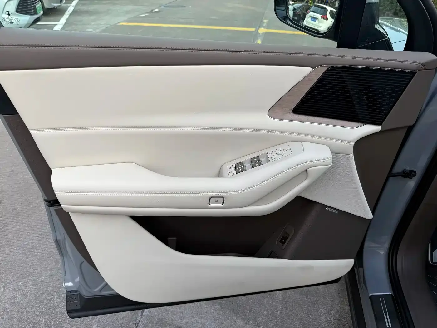 Denza Denza N8L 2025 Standard — Фото автомобиля 11