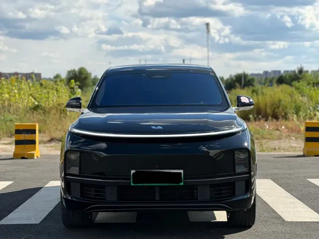 Li Auto L9 — Фото автомобиля 2