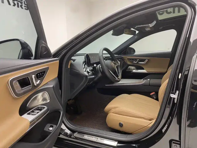 Mercedes-Benz E-Class — Фото автомобиля 17