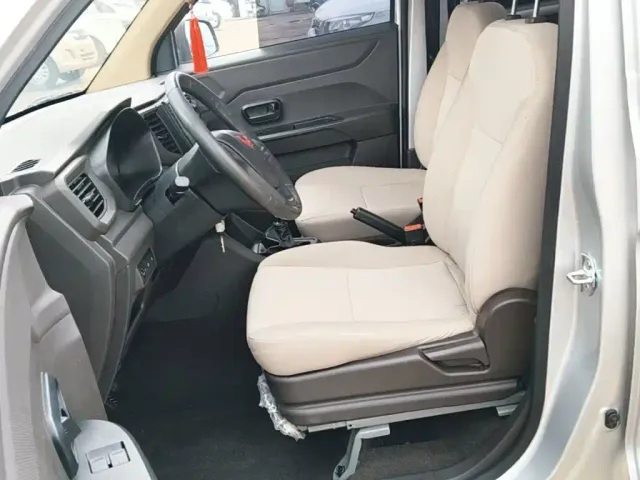 Wuling Hongguang V — Фото автомобиля 14