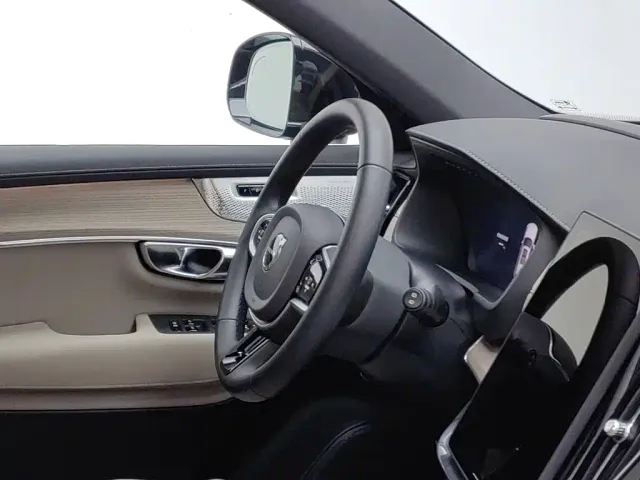 Volvo XC90 — Фото автомобиля 22