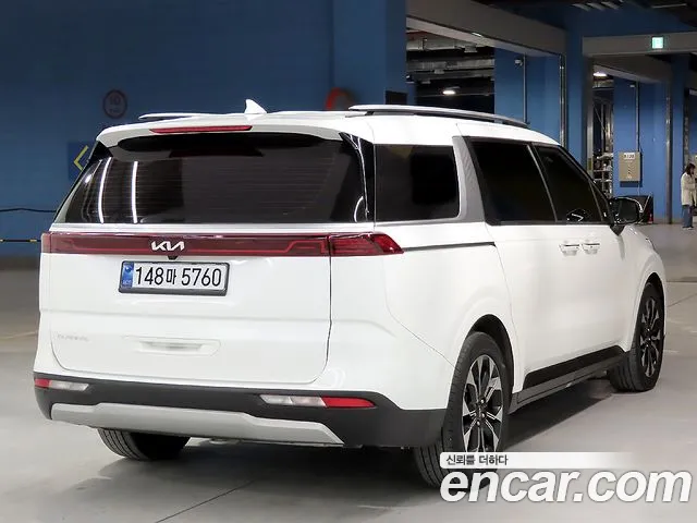 Kia Carnival Generation 4 — Фото автомобиля 4