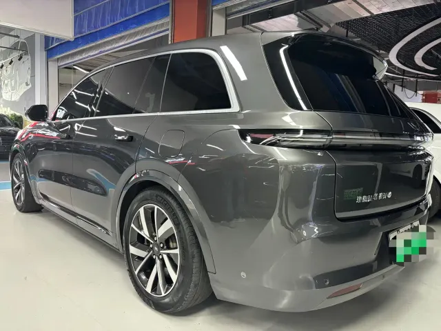 Li Auto L8 — Фото автомобиля 16