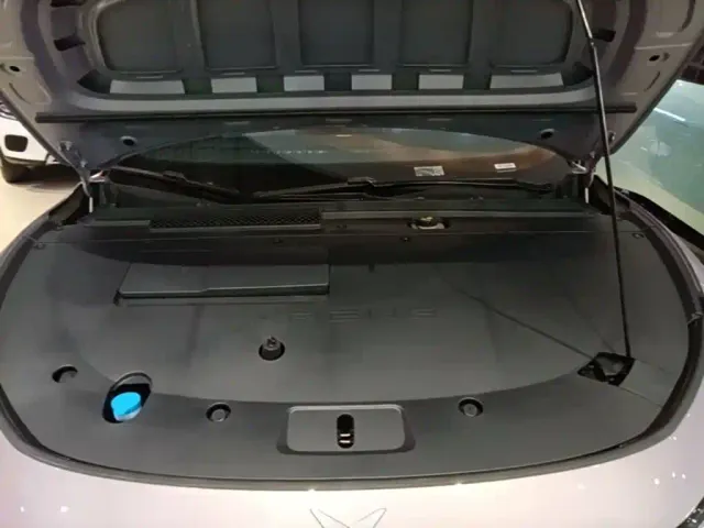Xpeng P7+ — Фото автомобиля 19