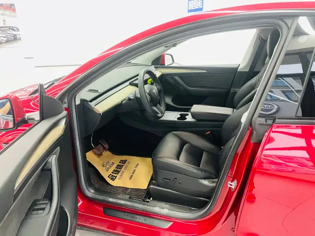 Tesla Model Y — Фото автомобиля 4