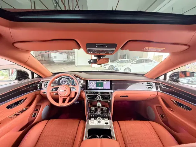 Bentley Flying Spur — Фото автомобиля 8