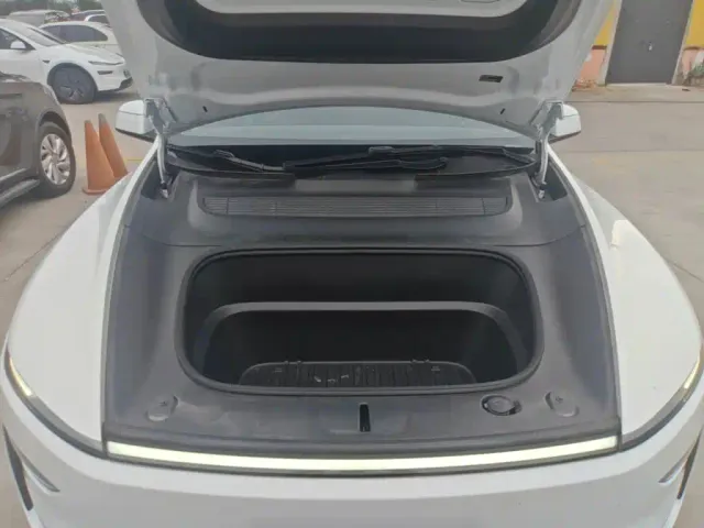 Tesla Model Y L — Фото автомобиля 19