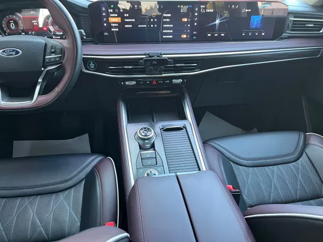 Ford Explorer — Фото автомобиля 21