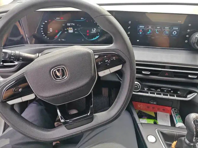 Changan Eado — Фото автомобиля 12