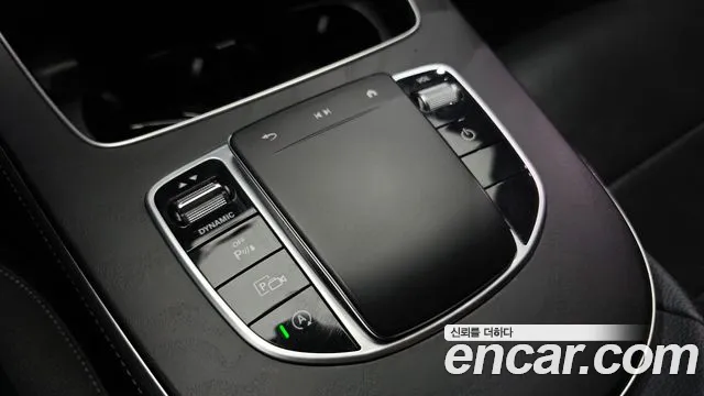 Mercedes-Benz E-Class — Фото автомобиля 24
