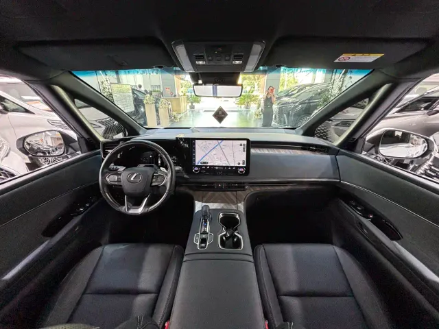 Lexus LM — Фото автомобиля 11