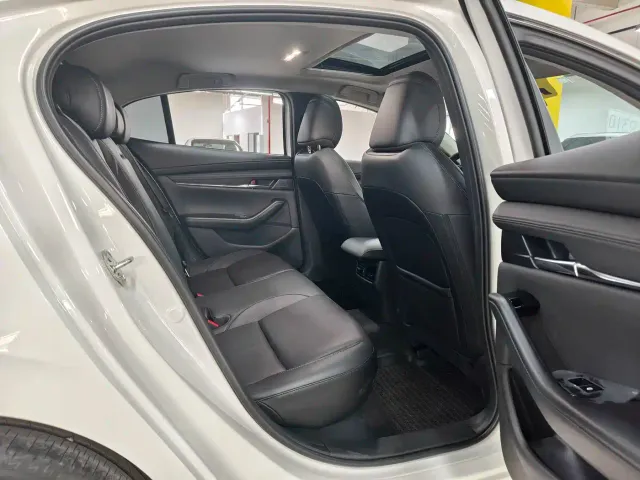 Mazda Axela — Фото автомобиля 14