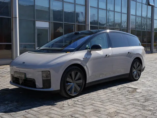 Фотография автомобиля — Li Auto i8