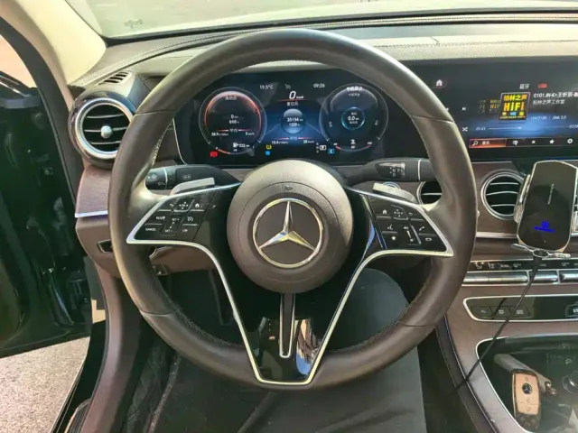 Mercedes-Benz E-Class — Фото автомобиля 15