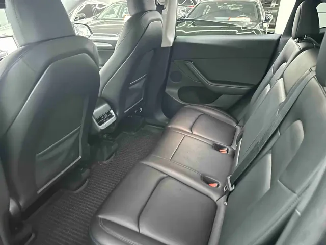 Tesla Model Y — Фото автомобиля 5