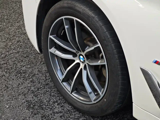 BMW 5 Series — Фото автомобиля 16