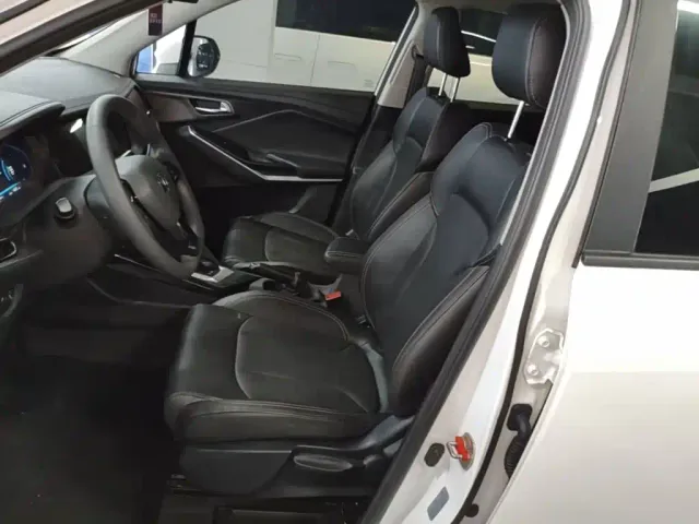 Changan CS15 — Фото автомобиля 14