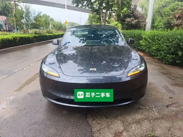 Tesla Model 3 — Фото автомобиля 2