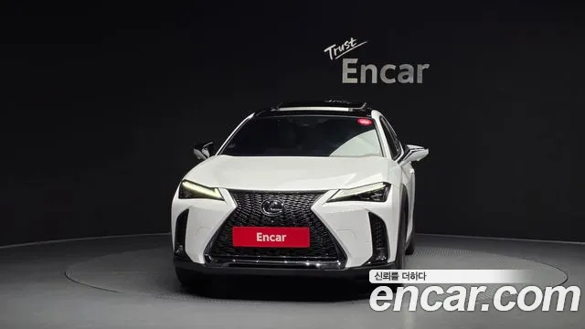 Lexus UX — Фото автомобиля 3