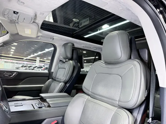 Lincoln Navigator — Фото автомобиля 5