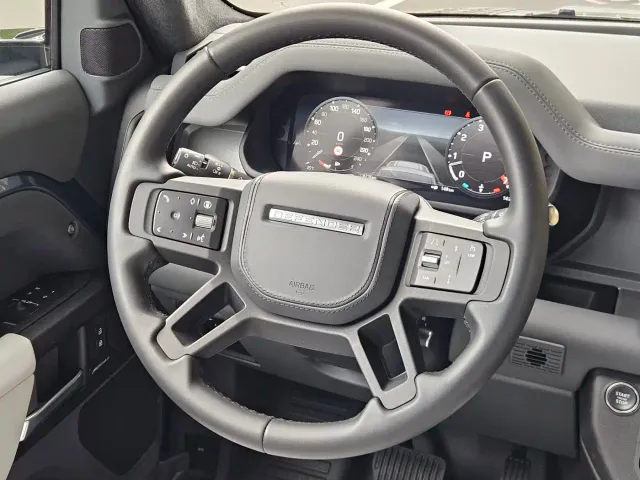Land Rover Defender — Фото автомобиля 9
