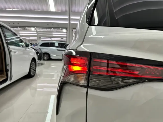 Toyota Granvia — Фото автомобиля 28