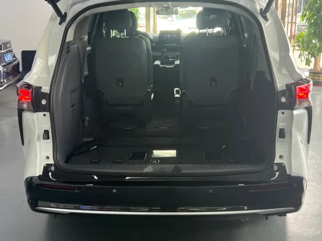 Toyota Sienna — Фото автомобиля 8