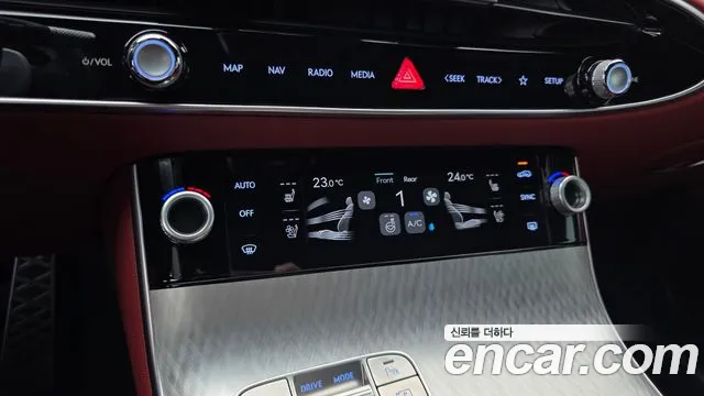 Genesis GV70 — Фото автомобиля 24