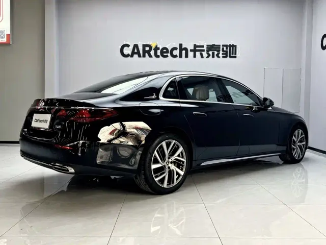 Mercedes-Benz E-Class — Фото автомобиля 4