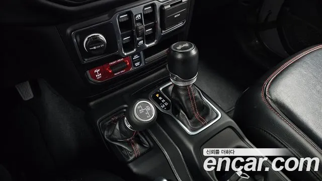 Jeep Wrangler JL — Фото автомобиля 12