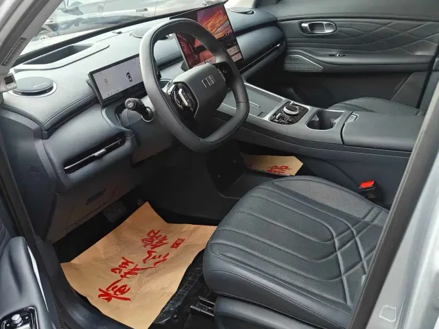 Geely Galaxy Starship 7 EM-i — Фото автомобиля 4