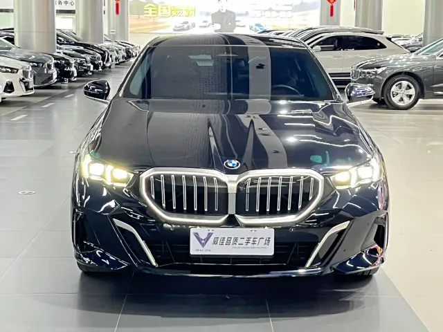 BMW 5 Series — Фото автомобиля 2