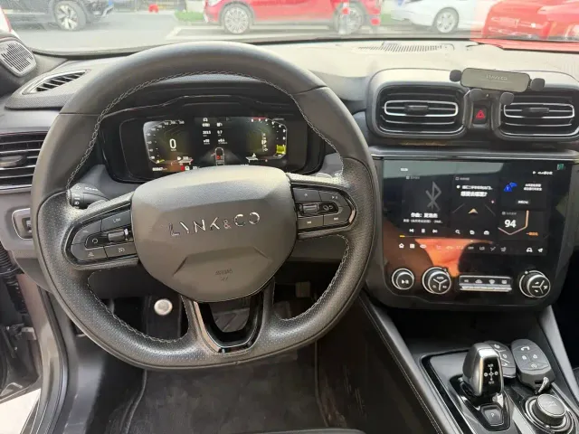 Lynk & Co 03 — Фото автомобиля 8