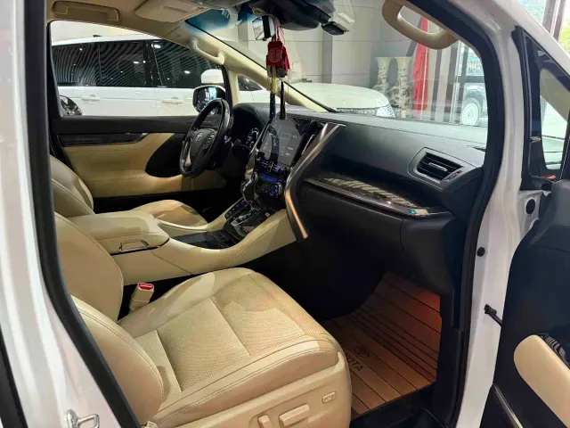 Toyota Vellfire — Фото автомобиля 4
