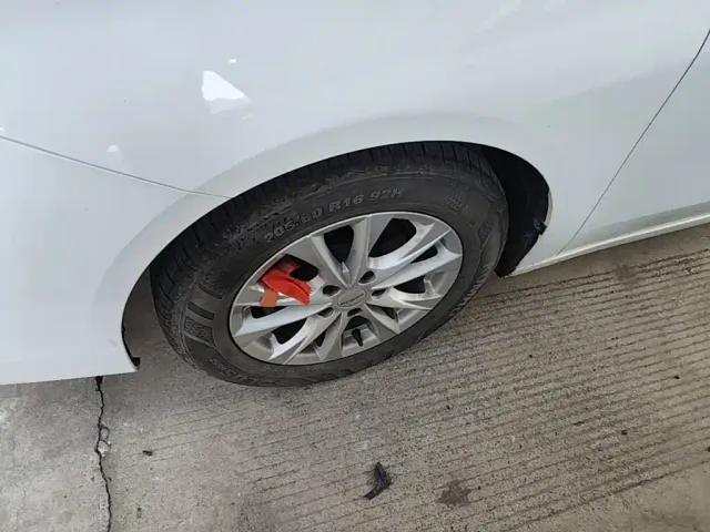 Roewe i5 — Фото автомобиля 22