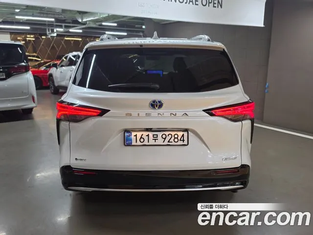 Toyota Sienna — Фото автомобиля 4
